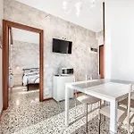 Apartment Happy House - Host Solution